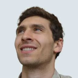 Headshot of Alejandro Fenn